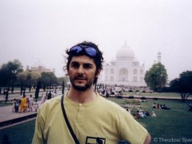 [:en]Tajmahal[:bg]Пред Таджмахал[:fr] Théodosii au Tajmahal (Inde) en 2008